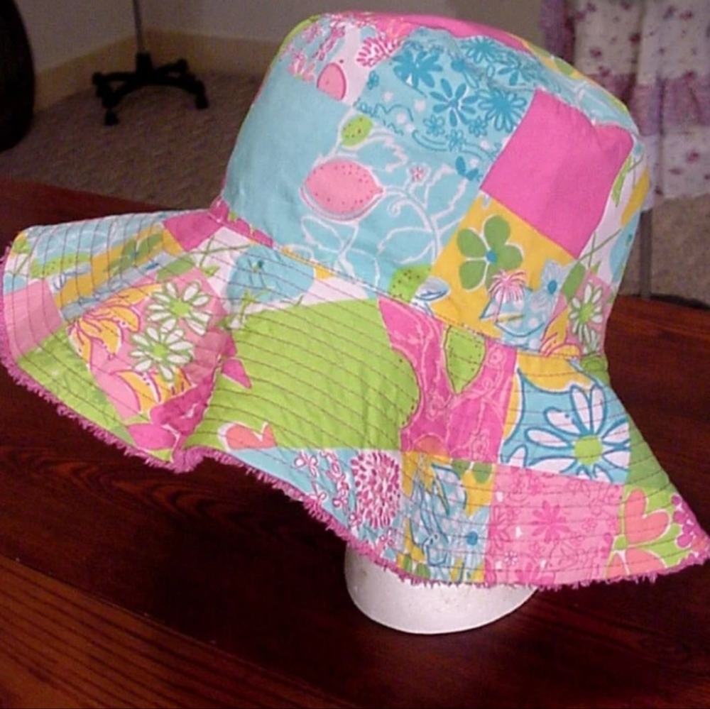 Women's Lilly Pulitzer reversible bucket hat